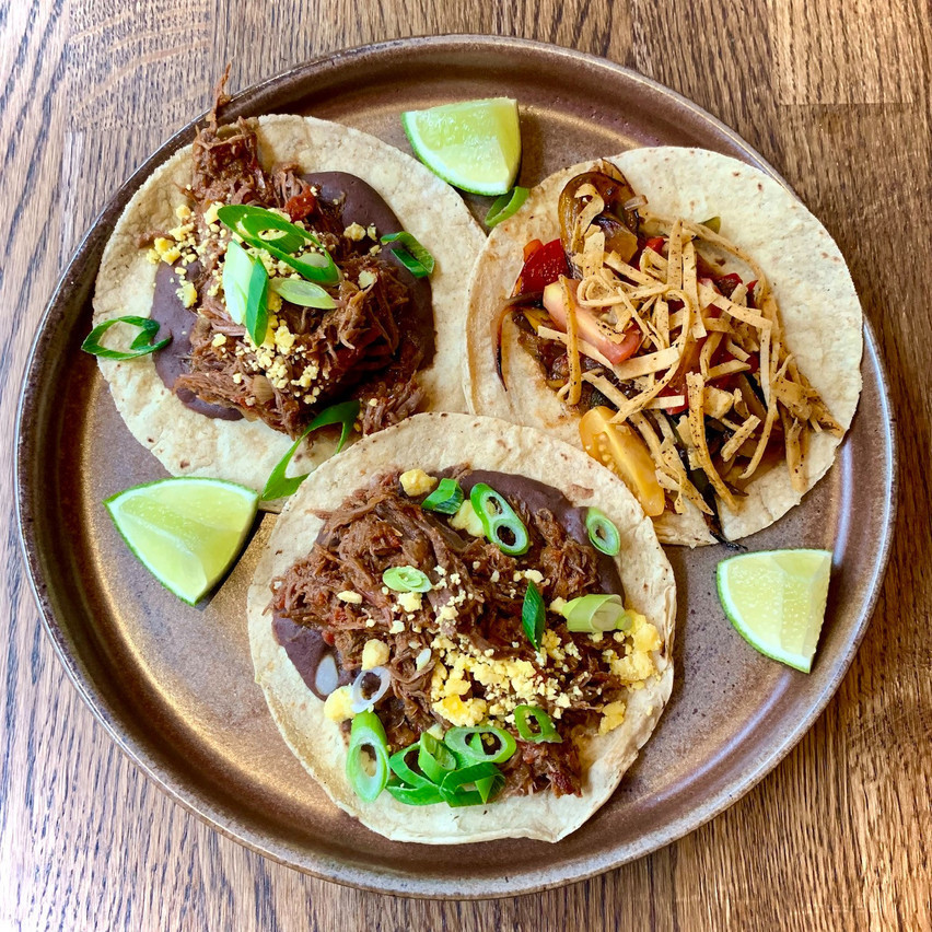 Duo de tacos: ripiado de res et vegano. (Photo: Maison Moderne)