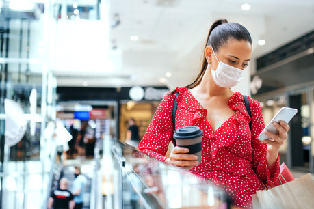Face aux restrictions sanitaires, certains établissements préfèrent fermer leurs portes que de tenter une vente à emporter à la consommation limitée à l’extérieur des complexes. (Photo: Shutterstock)