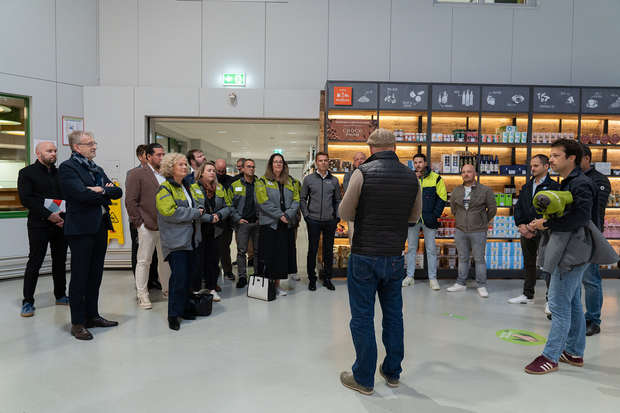 Representatives from Adem visited La Provençale on Thursday 4 June to celebrate the training programme’s tenth anniversary with the staff. (Photo: Adem)