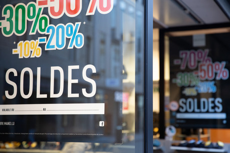 Les soldes de juillet ont comme chaque année joué un rôle dans la baisse moyenne des prix dans certains secteurs. (Photo: Romain Gamba /Maison Moderne)