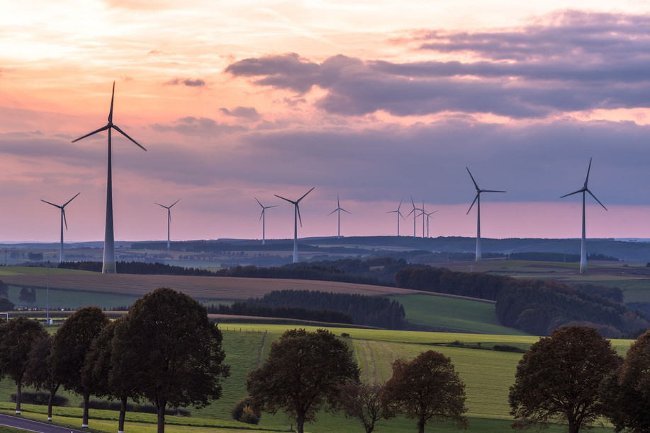 Luxembourg consumers saw noticeably rising natural gas bills in the first half of the year, but electricity bills rose more modestly than in many EU countries. Library picture: Windmills seen in Hosingen. Photo credit: Christophe Francois / Shutterstock