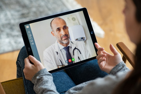Utiles lorsque les cabinets médicaux ont été fermés pendant la crise, les téléconsultations représentent aujourd’hui environ 15% des rendez-vous pris chez les médecins interrogés. (Photo: Shutterstock)