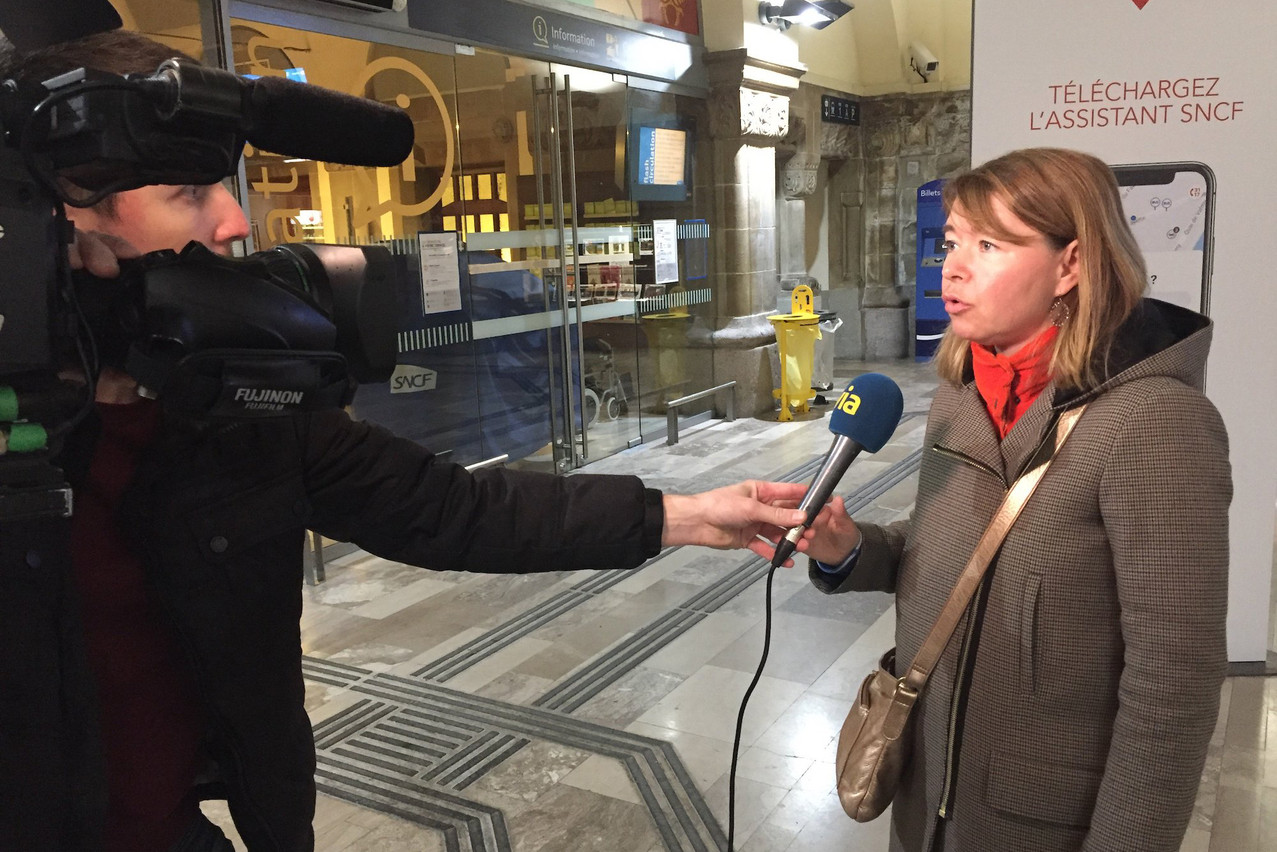 La directrice de crise de la SNCF, dimanche soir en gare de Metz. (Photo: SNCF)