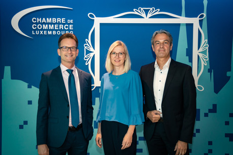 Cindy Tereba, à la gauche du directeur de la Chambre de commerce, remplacera Jeannot Erpelding à la tête des Affaires internationales. (Photo: Chambre de commerce)