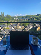 The terrace is undoubtedly the most stunning one in downtown. Are you afraid of heights? Don't get too close to the edge overlooking the city. Photo: Alix Bellac