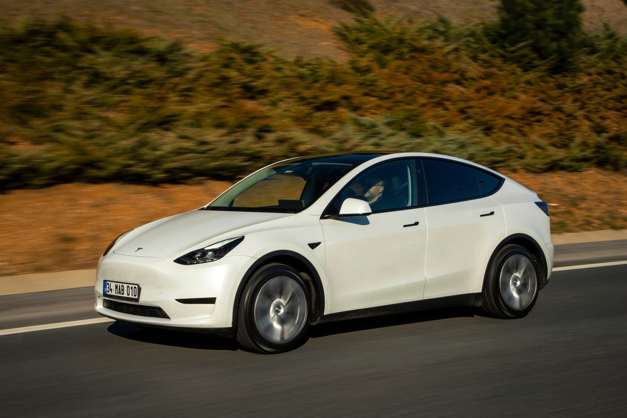 Almost 3 million Tesla vehicles are the subject of a preliminary investigation by the US Road Safety Agency into the autonomous driving option. (Photo: Shutterstock)