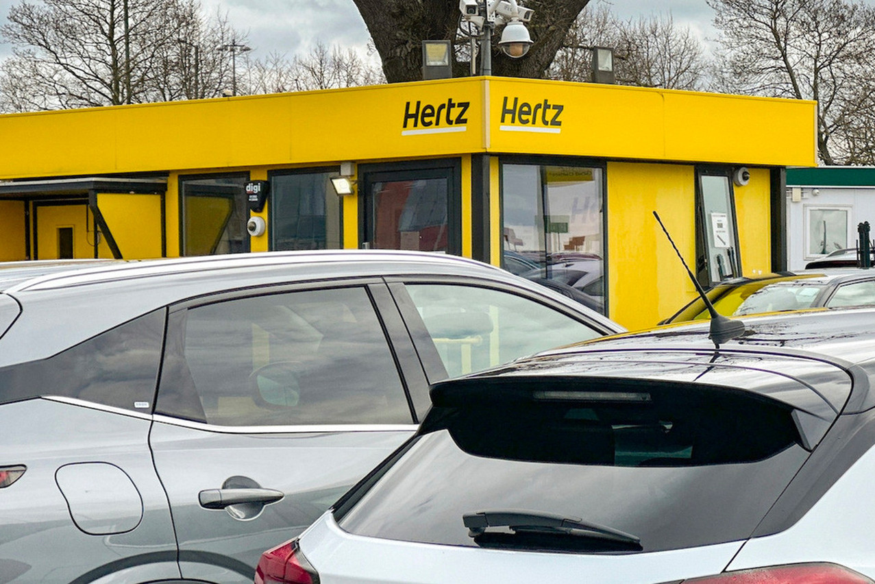 Après avoir annoncé acheter 100.000 Tesla en 2021, Hertz en revend 30.000 aujourd’hui parce que les ratios coûts-bénéfices de ces modèles sont défavorables au loueur.  (Photo: Shutterstock)