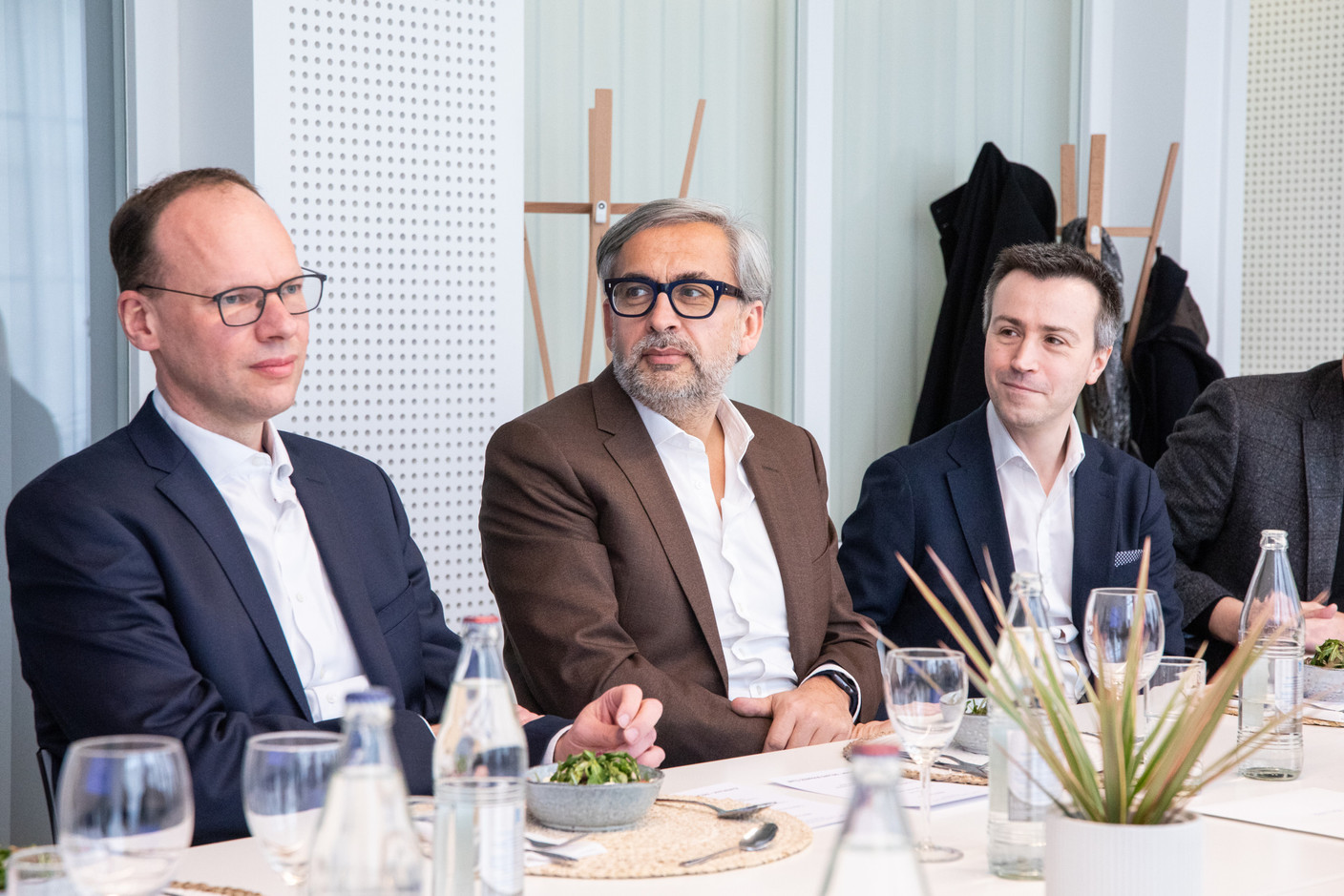 Cyril Amos Schelling (Patrizia Investment Management), Mike Koedinger (Maison Moderne) et Laurent Berliner (Deloitte). (Photo: Eva Krins / Maison Moderne)