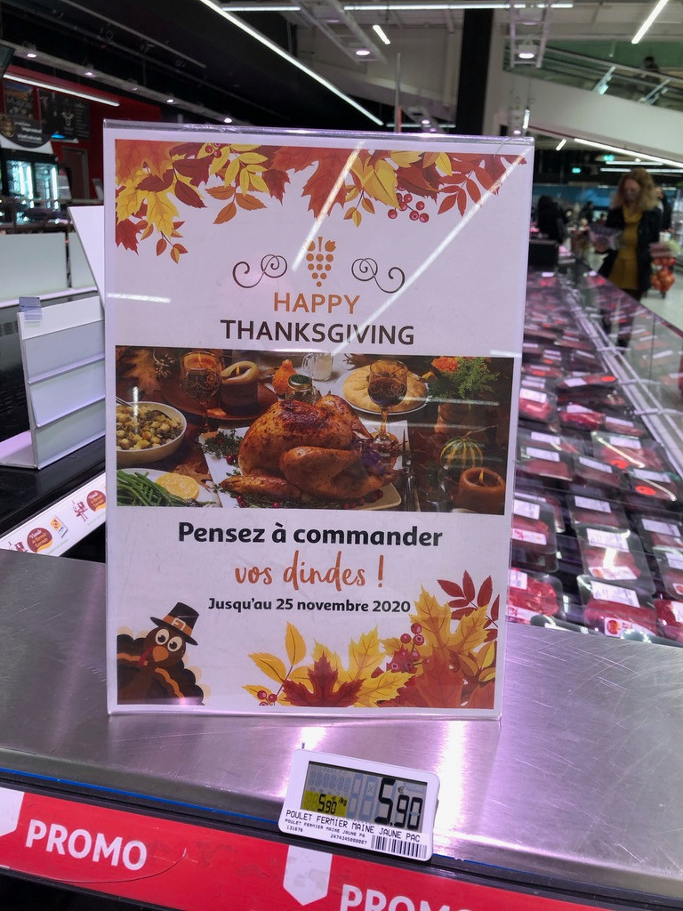 Chez Auchan, les clients peuvent commander leur dinde de Thanksgiving. (Photo: Kara Lammi)