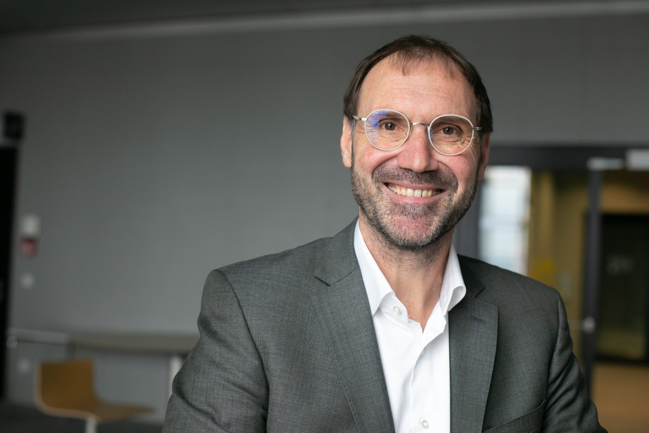 “Societal and environmental sustainability is an area in which I see great ambitions for us,” explains the man who has become the first internally recruited rector of the University of Luxembourg.  Photo: Matic Zorman/Maison Moderne