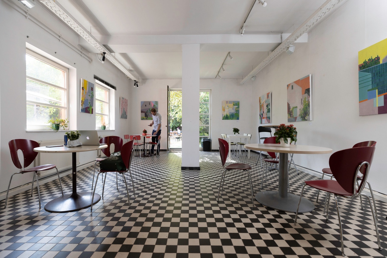 The bright room adjoining the Backyard terrace can be rented for meetings and other small events combining indoor and outdoor use... (Photo: Guy Wolff/Maison Moderne)