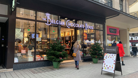 L’enseigne The Belgian Chocolate House commercialise des pralines, biscuits et confiseries de nombreuses marques belges.  (Photo: Paperjam)