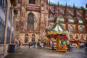 More than 300 wooden stalls fill the historic centre around the cathedral and Place Kléber, offering Alsatian specialties, handcrafted gifts and mulled wine. Photo: Shutterstock