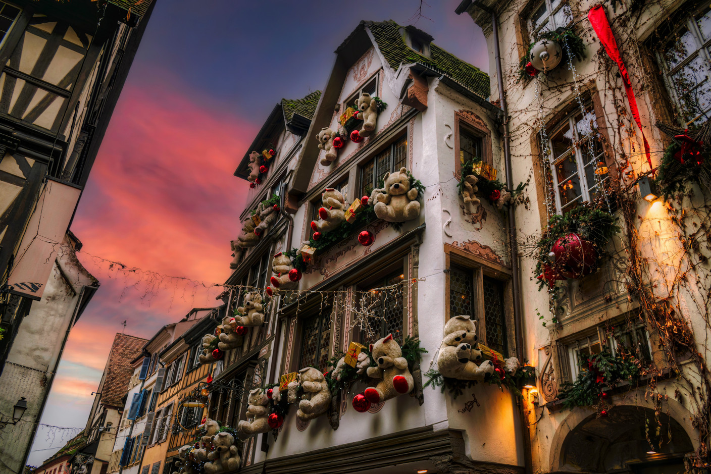More than 300 wooden stalls fill the historic centre around the cathedral and Place Kléber, offering Alsatian specialties, handcrafted gifts and mulled wine. Photo: Shutterstock