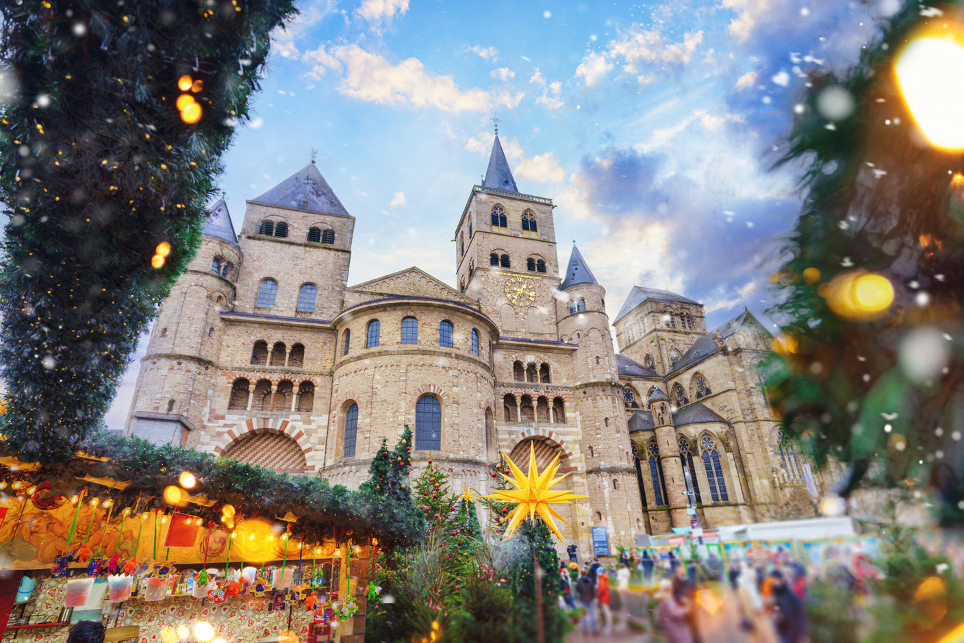 Trier’s Christmas market takes place in the Hauptmarkt and in front of the cathedral. Photo: Shutterstock