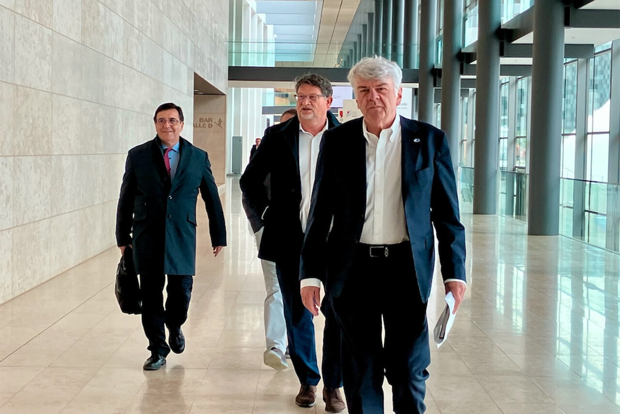 Romain Wolff and the CGFP – photographed at the first meeting of the energy tripartite on 12 May – are calling for an immediate adjustment of the tax scale in line with inflation and a temporary tax cut. (Photo: Marc Fassone/Paperjam)