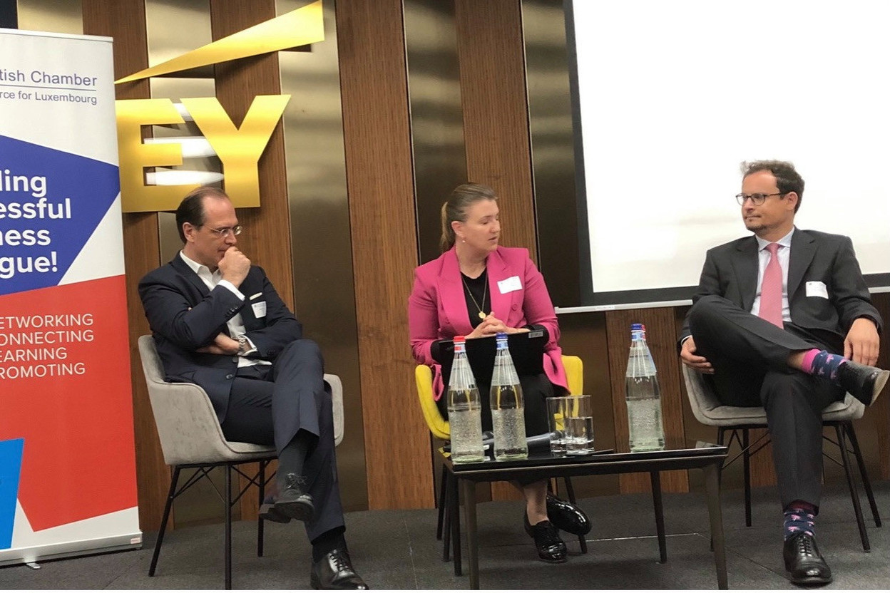 Delano attended a roundtable talk about the Corporate Sustainability Reporting Directive hosted by the British Chamber of Commerce for Luxembourg at the EY premises in Kirchberg on 23 May 2023. Pictured: Hakan Lucius from the European Investment Bank, Vanessa Müller from EY and Thomas Göricke from Elvinger Hoss Prussen. Photo: Delano