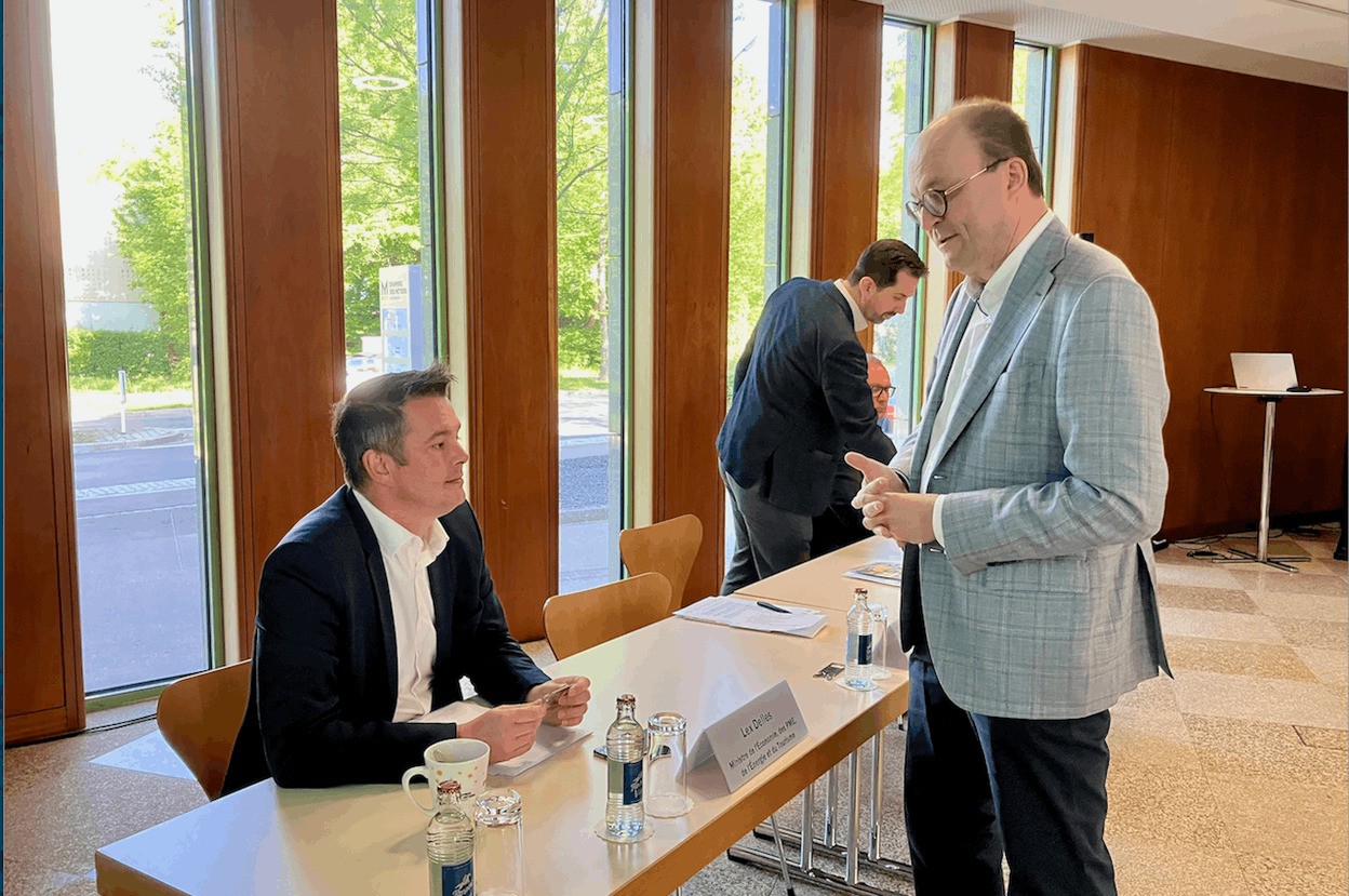 “Take away the obstacles, and our businesses will do the rest,” Tom Wirion tells Lex Delles. Photo: Marc Fassone/Paperjam
