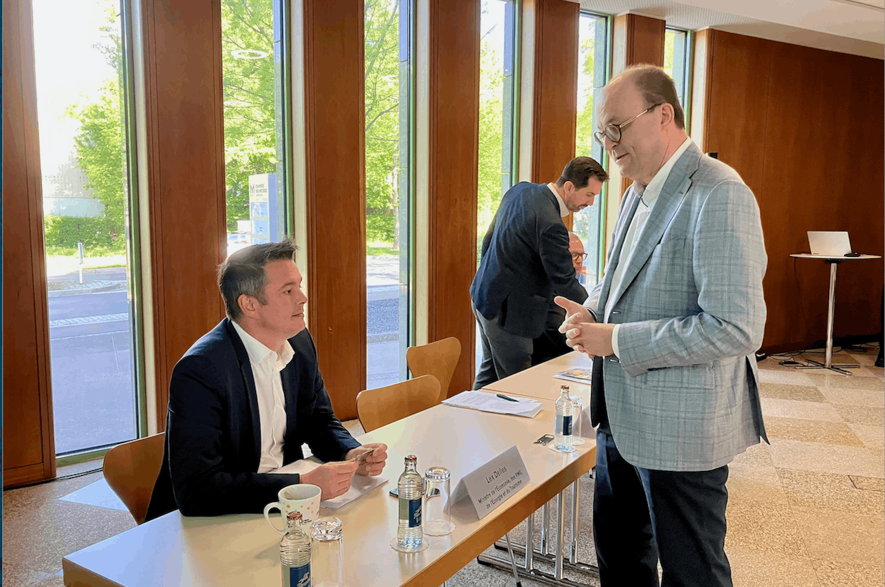 “Take away the obstacles, and our businesses will do the rest,” Tom Wirion tells Lex Delles. Photo: Marc Fassone/Paperjam