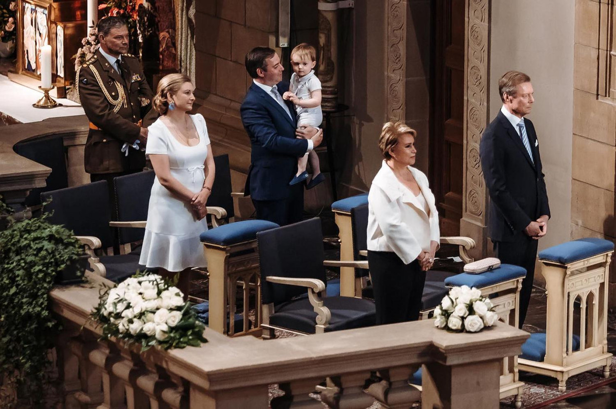 Grand Duke Henri and Grand Duchess Maria Teresa with Crown Prince Guillaume, Crown Princess Stéphanie and their son Prince Charles at the closing of the Octave in 2022 Photo: Maison du Grand-Duc / Kary Barthelmey
