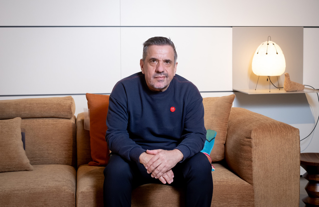 As head of research and trend scouting at Vitra, a Swiss funiture company, Raphael Gielgen analyses trends and predicts future innovations, specifically in the workplace. Photo: © Jessica Theis