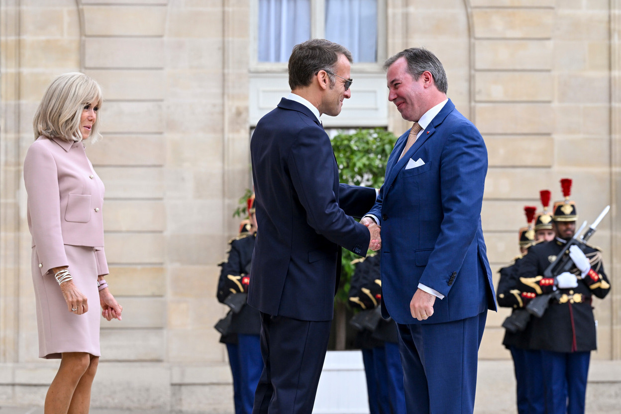 Brigitte Macron and Emmanuel Macron, president of the French Republic, welcomed Grand Duke Guillaume and Grand Duchess Stéphanie for another courtesy visit. (Photo: Frédéric Sierakowski/SIP)