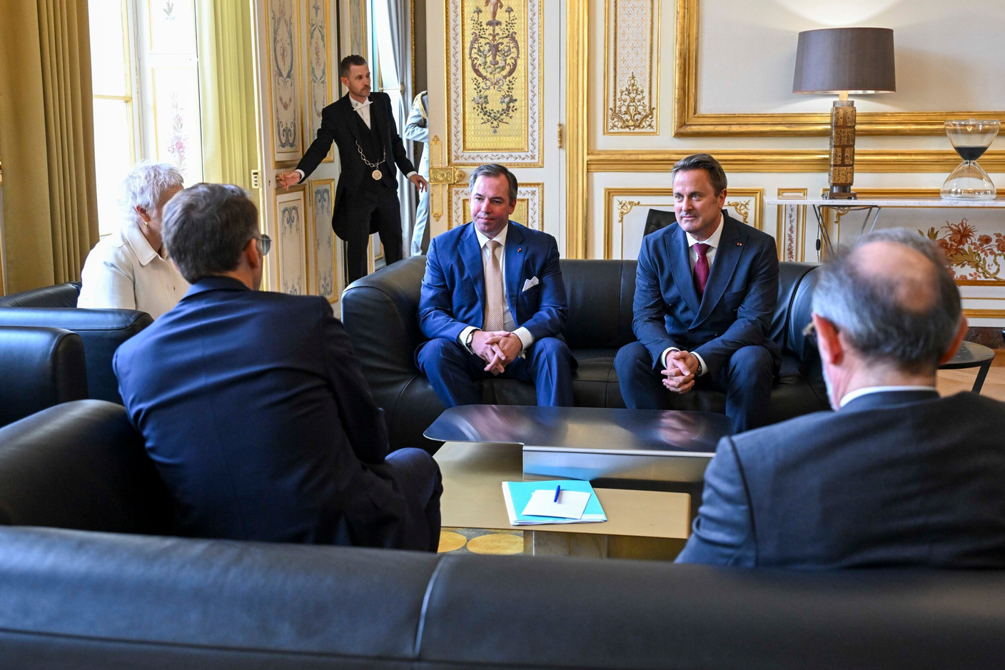 (from left to right) Emmanuel Macron, president of the French Republic; Sasha Baillie, marshal of the Court; Grand Duke Guillaume; Xavier Bettel, deputy Prime minister and minister for Foreign Affairs and Foreign Trade; Christophe Bouchard, ambassador of the French Republic to Luxembourg. (Photo: Frédéric Sierakowski/SIP)