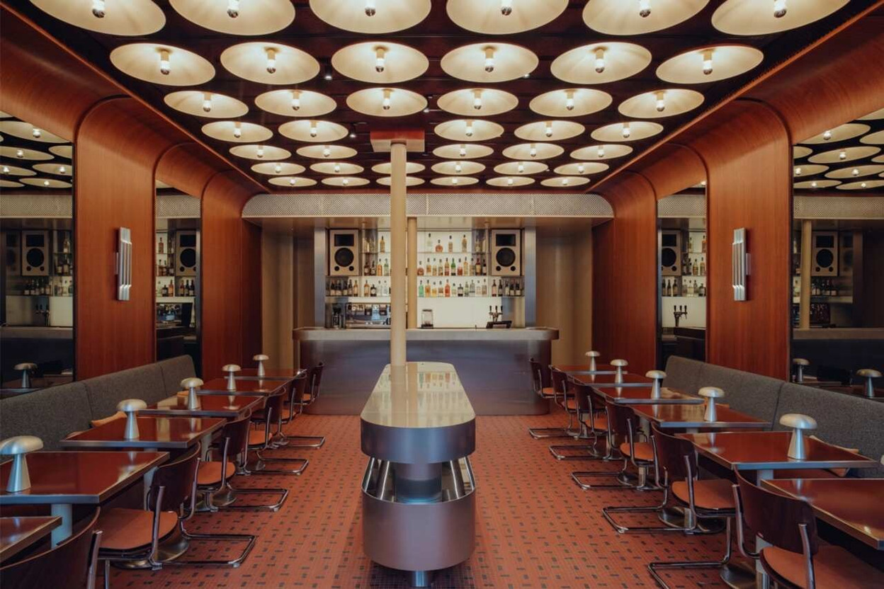 A mesmerising illuminated ceiling and a retro-futuristic stainless-steel bar: the interior of the Café de Paris stands out as one of the capital’s most striking visual landmarks. (Photo: Sebastien Madlener)