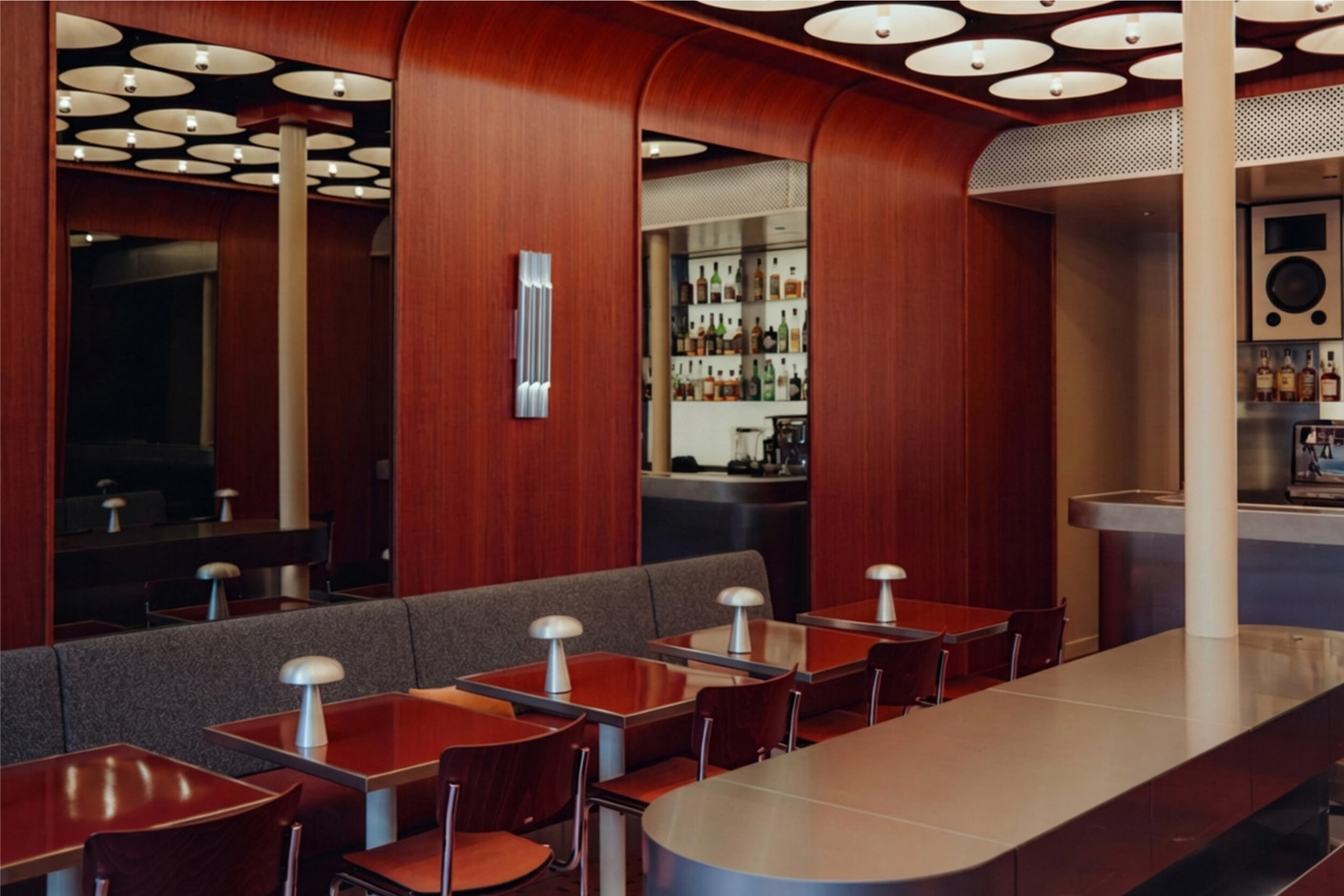 Curved wood panelling, inspired by the Orient-Express: the bespoke joinery forms the backbone of the Njoy project. (Photo: Sebastien Madlener)