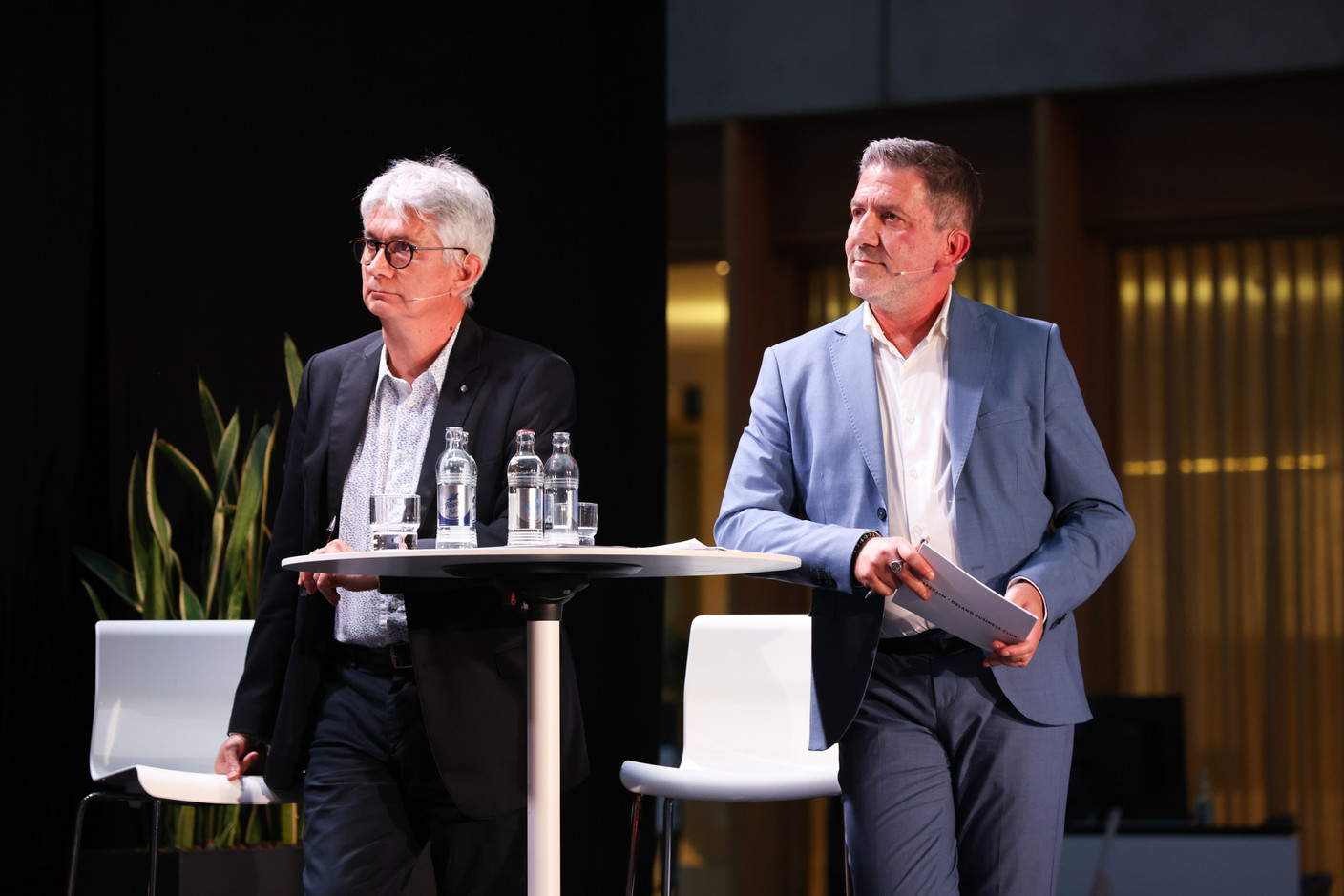 Marc Fassone and Thierry Labro (Paperjam), moderators of the debate between leading political candidates, which took place on 19 September. Photo: Eva Krins / Maison Moderne
