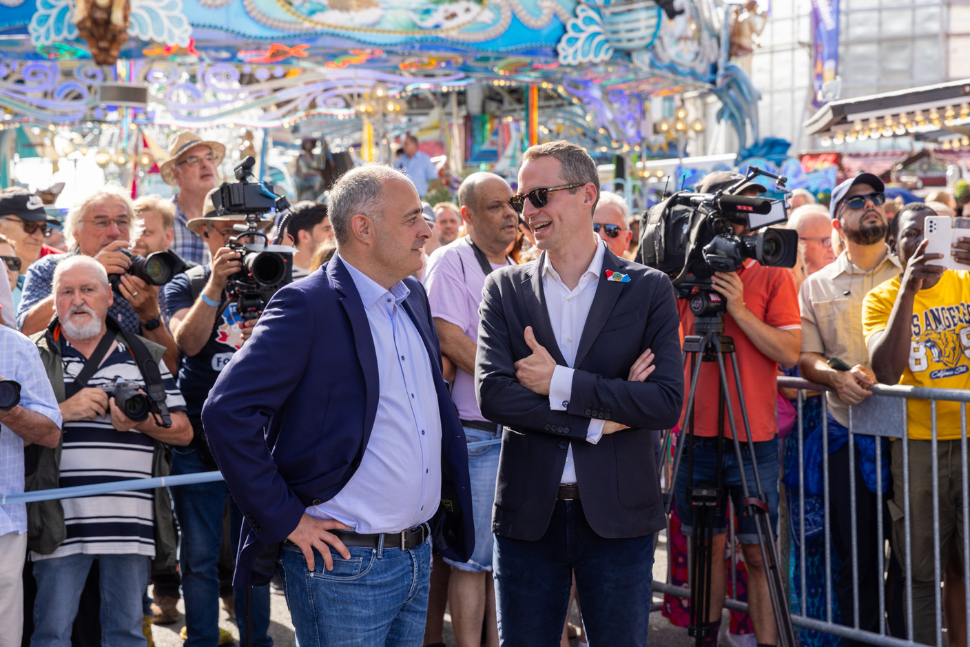 The aldermen of the City of Luxembourg inaugurated the fair. Pictured here are alderman Patrick Goldschmidt (DP) on the left and first alderman Serge Wilmes (CSV) on right.   Photo: Romain Gamba/Maison Moderne