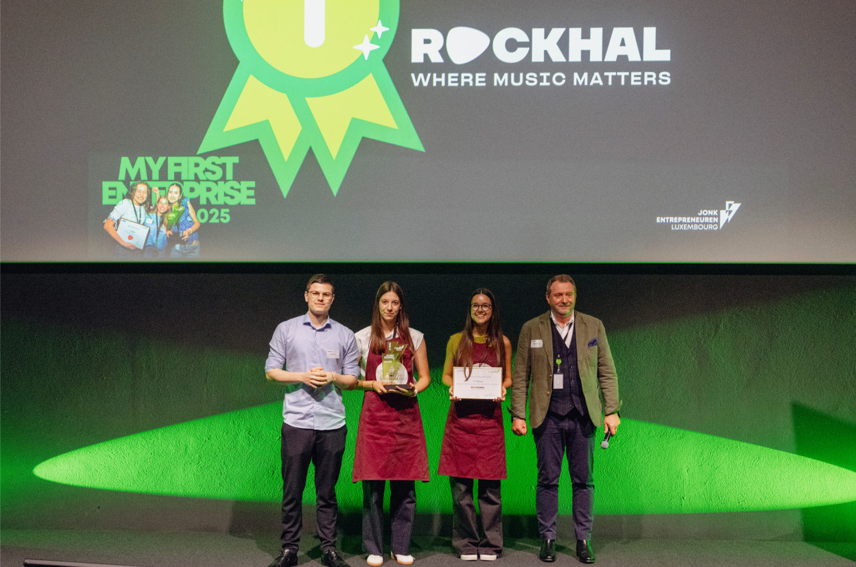 Two of the three winners from KniddelFrënn, from the Lycée de Schengen, who won the eighth MyFirstEnterprise competition at Deloitte on Thursday evening. Photo: Mathilde Magne / Jonk Entrepreneuren
