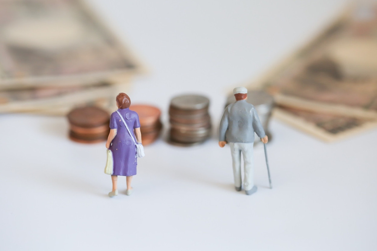 On the one hand, Luxembourg has the lowest effective retirement age in the OECD, at 59.5—whereas the legal age is set at 65—but on the other hand, the employment rate for 55–64-year-olds has plateaued at 49%, well below the European average of 65%. (Photo: Shutterstock)