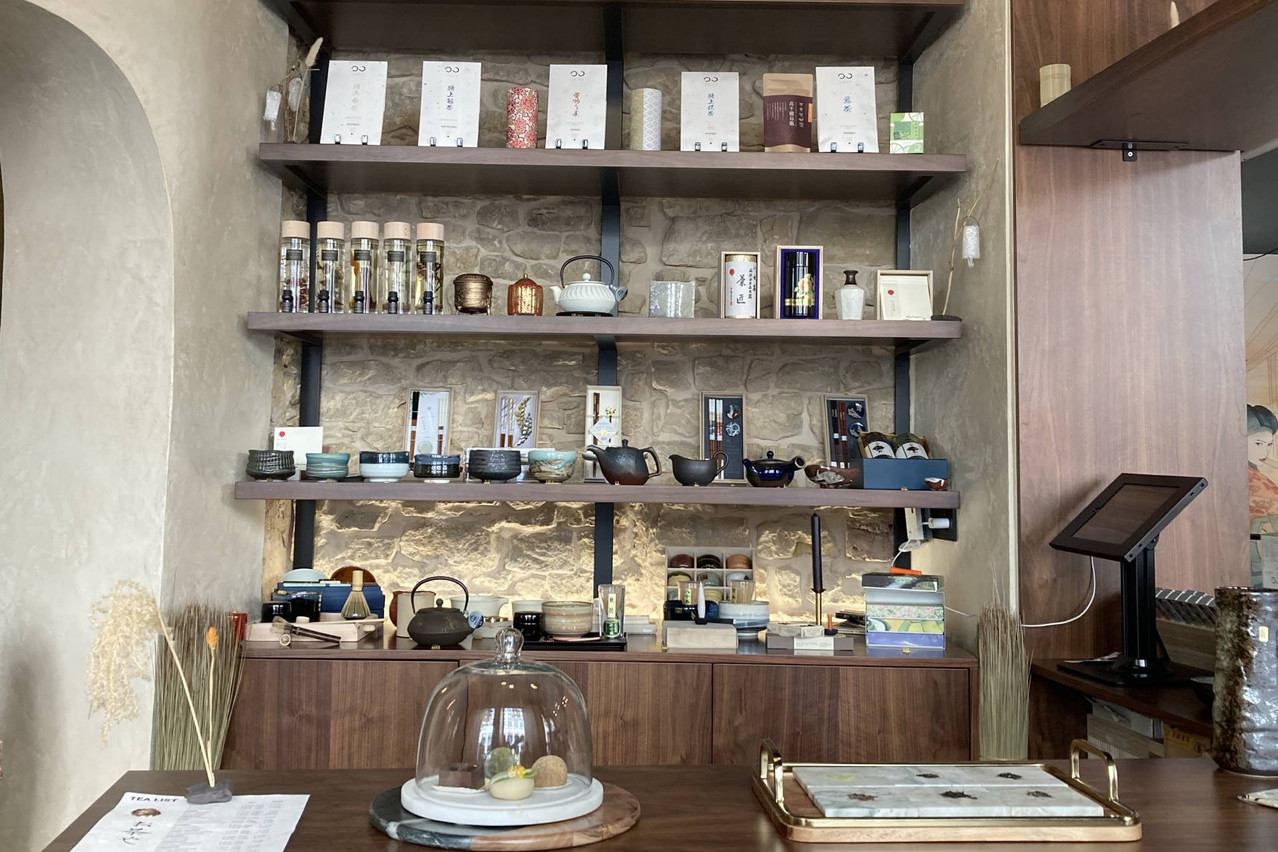 Un coin boutique offre des produits artisanaux japonais dont de la vaisselle, des bougies ou des thés. (Photo: Céline Coubray)