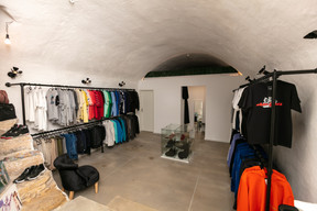 The basement of The Source hides vintage clothes selected by its co-owners. (Photo: Romain Gamba / Maison Moderne)
