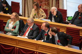 LSAP and déi Gréng follow the prime minister’s speech. (Photo: Romain Gamba/Maison Moderne)