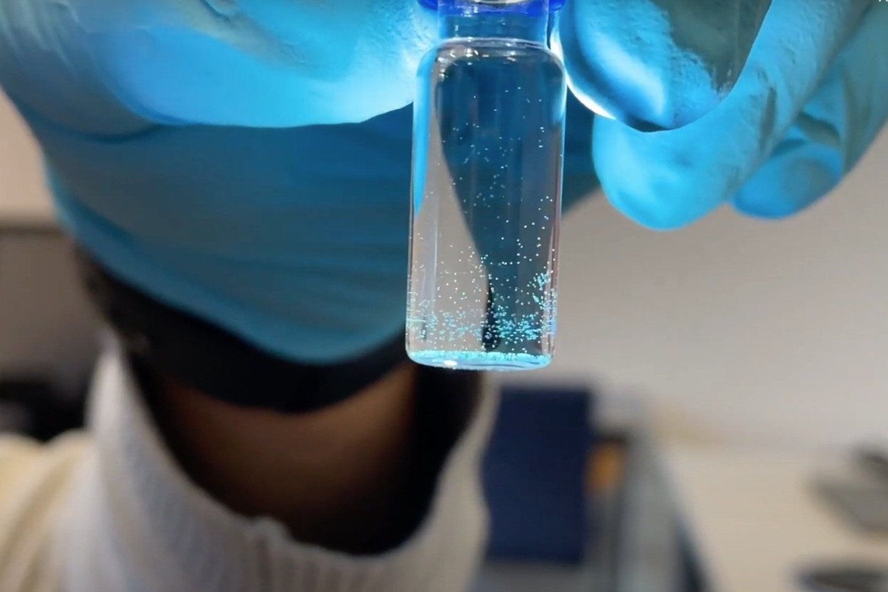 Ten years after an initial research paper, the Trace Crystal team is able to produce a solution for making products forgery-proof. Hakam Agha and his team are among the ten startups selected for the Startup World Cup. Photo: Trace Crystal Youtube