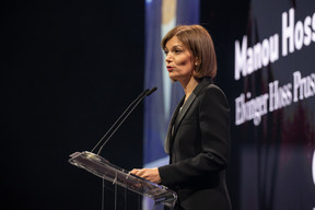 Julie Becker, winner in 2022, chaired the 2024 jury. She is seen speaking at the awards ceremony, held at the Rockhal, 10 December 2024. Photos: Nader Ghavami / Maison Moderne