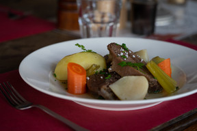 At Brasserie Beaulieu, the dishes are in XXL versions and the atmosphere is relaxed. (Photo: Maison Moderne)
