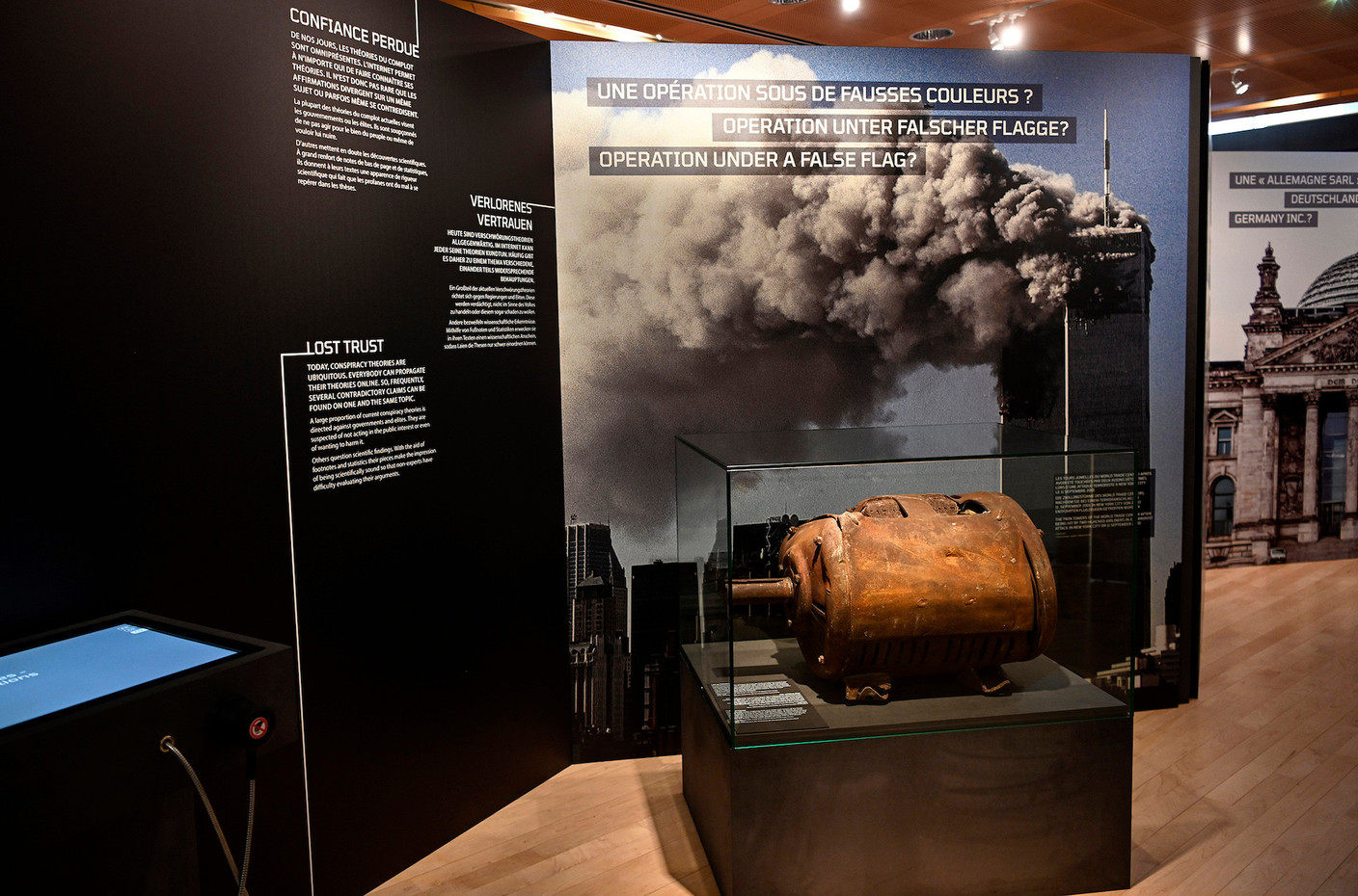 Les attentats du 11 septembre 2001: les médias traditionnels nous disent-ils vraiment la vérité? (Photo: Les 2 Musées de la Ville de Luxembourg, photo : C. Soubry)