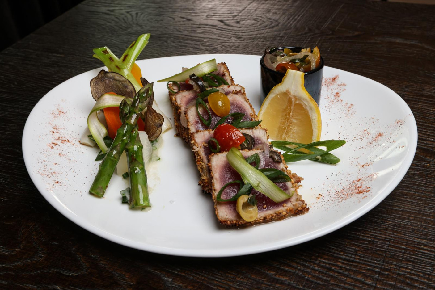tuna tataki with sesame seeds Eva Krins Maison Moderne