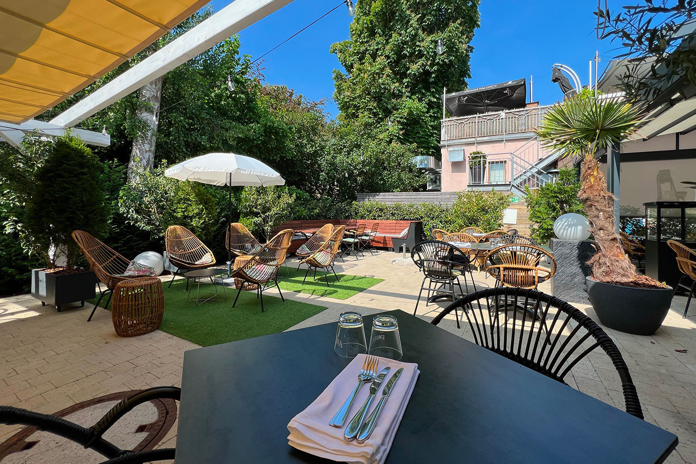  Outdoor dining Marie Russillo Maison Moderne