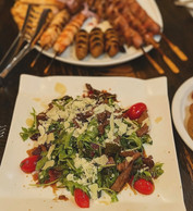 For food lovers, the Greeks cook delicious beef, pork and chicken. (Photo: Maison du Meze)