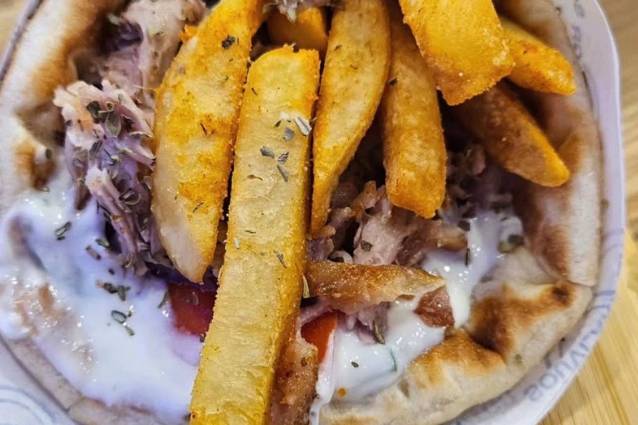 Taste souvlákis, rest, repeat.  (Photo: Alix Bellac)