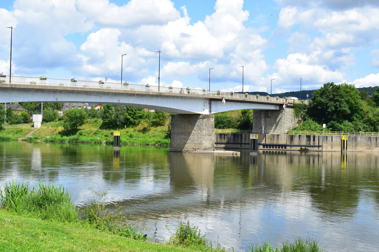 The Schengen Bridge, which goes towards Perl and the Saar, and a little further towards Rhineland-Palatinate. The Schengen Bridge leads to Perl and the Saarland, and a little further on to the Rhineland-Palatinate, all of which are popular stopping-off points for young Luxembourgers panicked by housing prices in their home country. (Photo: Shutterstock)