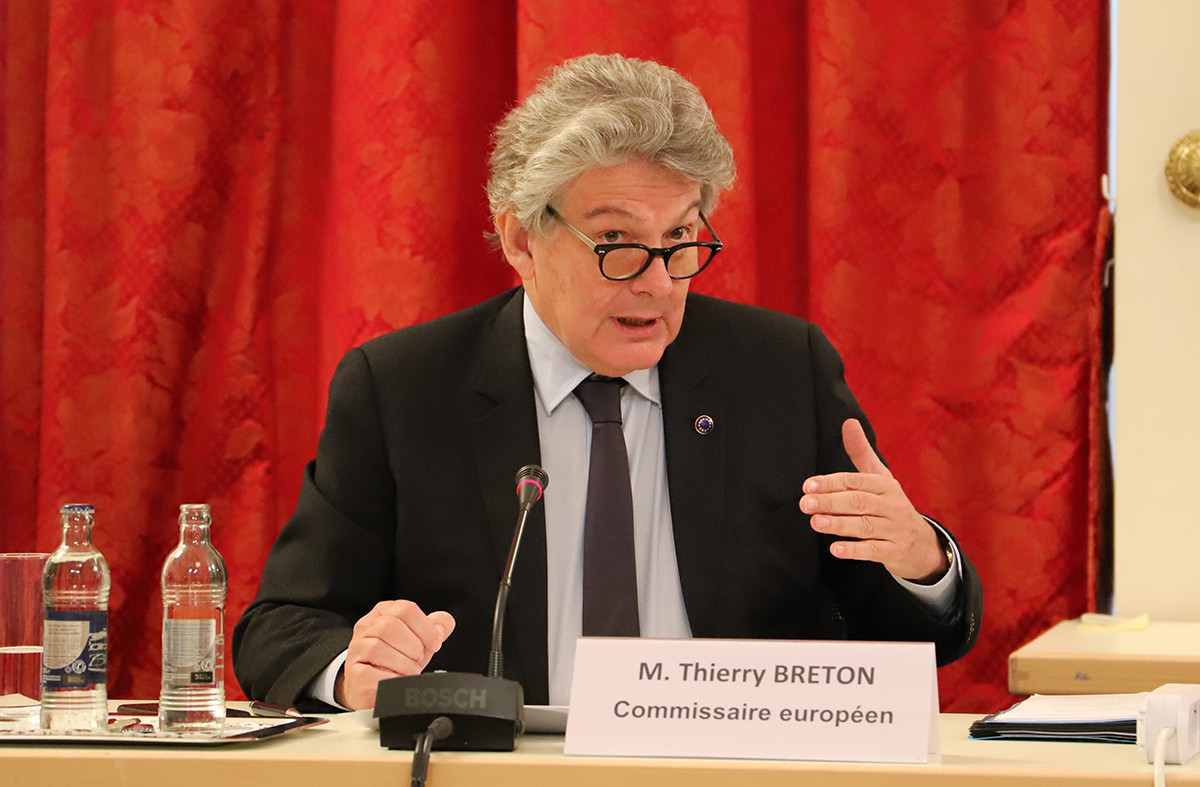 Le commissaire européen au Marché intérieur, Thierry Breton, a montré à nouveau son intérêt pour un mécanisme d’ajustement carbone aux frontières. (Photo: Chambre des députés / Flickr)