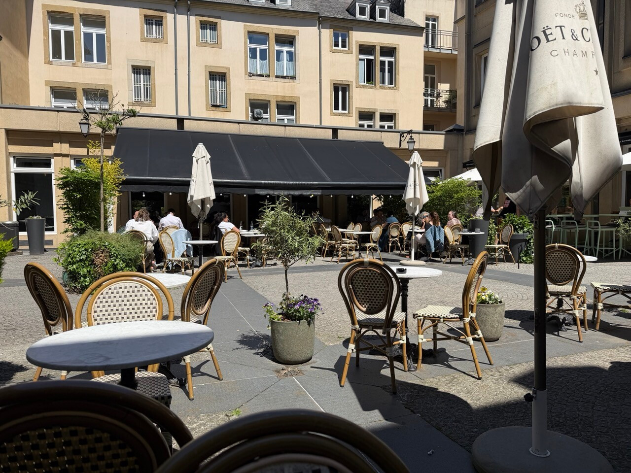 The courtyard of the Bistro des Capucins, Passage Marc Olinger, Luxembourg City. Photo: Emilie Gline/Paperjam