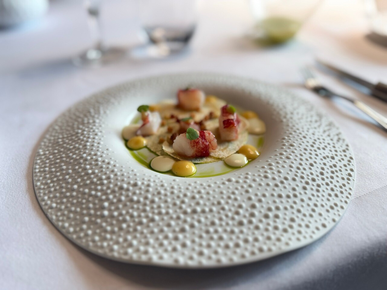 Breton blue lobster, turnip, verbena oil and lemon gel: the second course of the Éclat menu at La Cristallerie. Photo: Emilie Gline/Paperjam