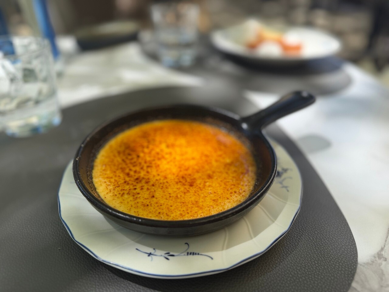 Crème brûlée at Brasserie Mansfeld. Photo: Emilie Gline/Paperjam