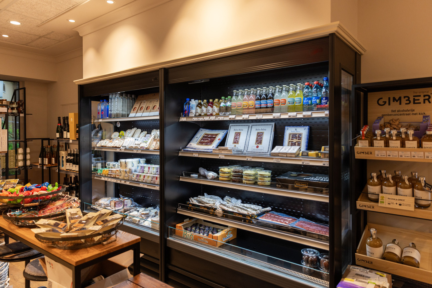 L’offre est similaire à celle du vaisseau amiral de la rue de Strasbourg avec notamment des snacks et produits de convenance, un segment très prisé pour les pauses déjeuner. (Photo: Romain Gamba/Maison Moderne)